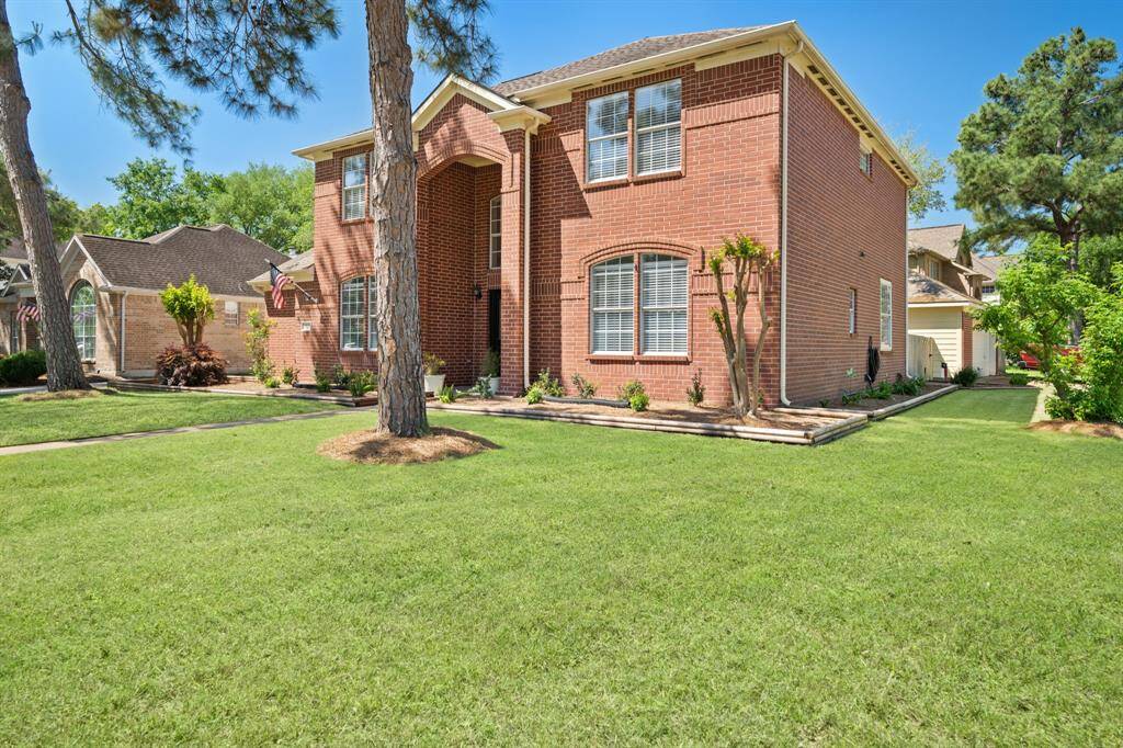 This corner lot provides lots of natural light to the interior spaces as well as adding to the curb appeal! AC units replaced ~'23