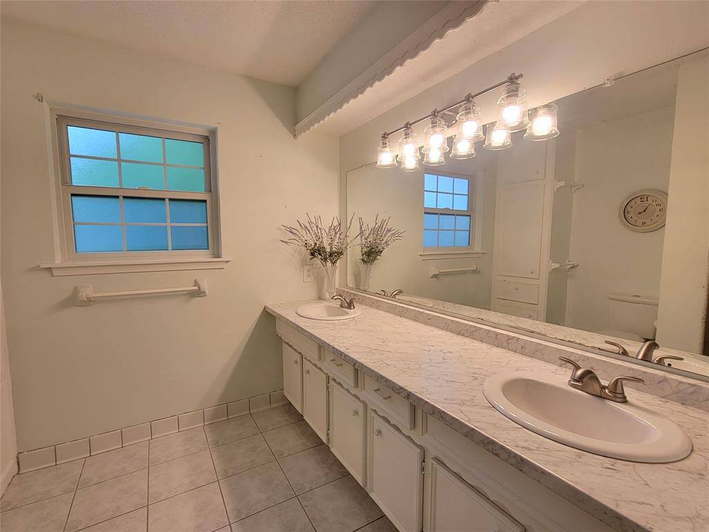 Full bath with double sinks upstairs.