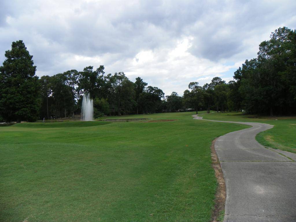 18 holes of golf in the heart of the neighborhood. Membership not required.