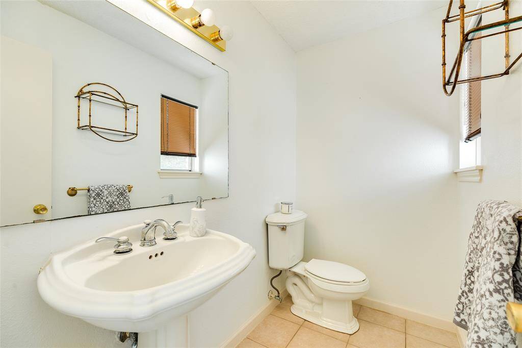 First level 1/2 bath.