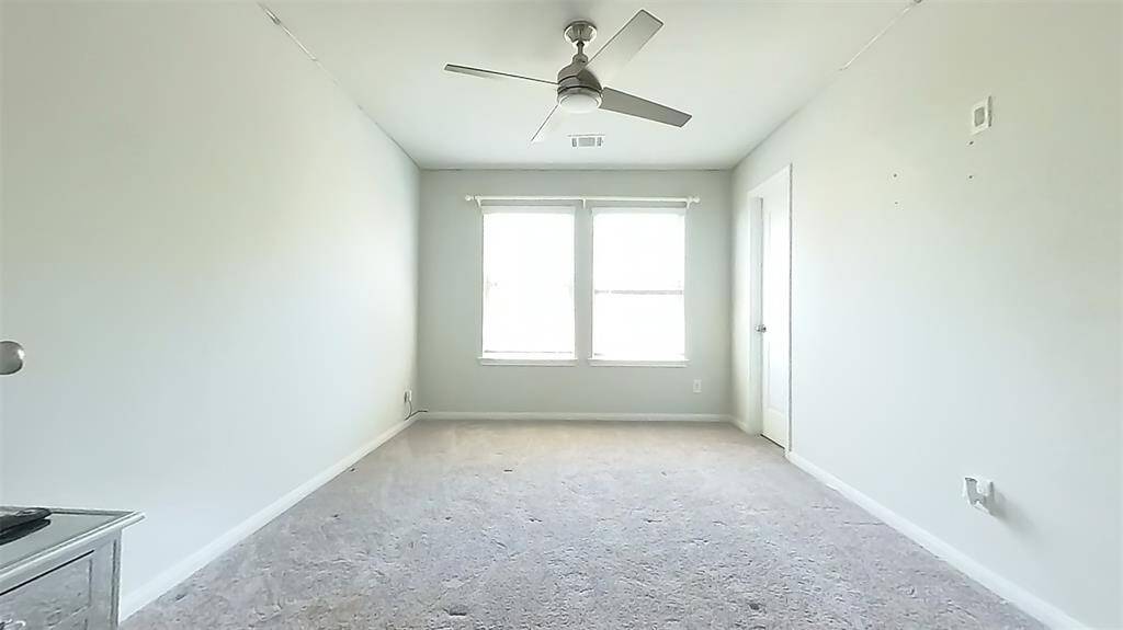 Guest bedroom with en-suite bathroom upstairs