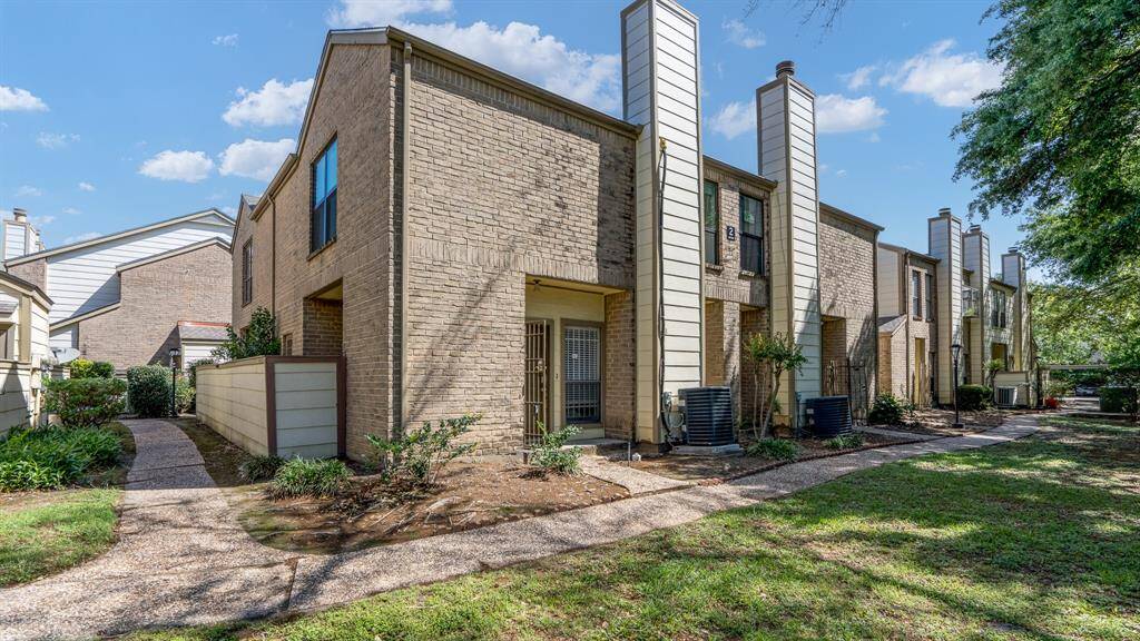 Welcome to 8299 Cambridge Unit 201 in the heart of the Med Center!