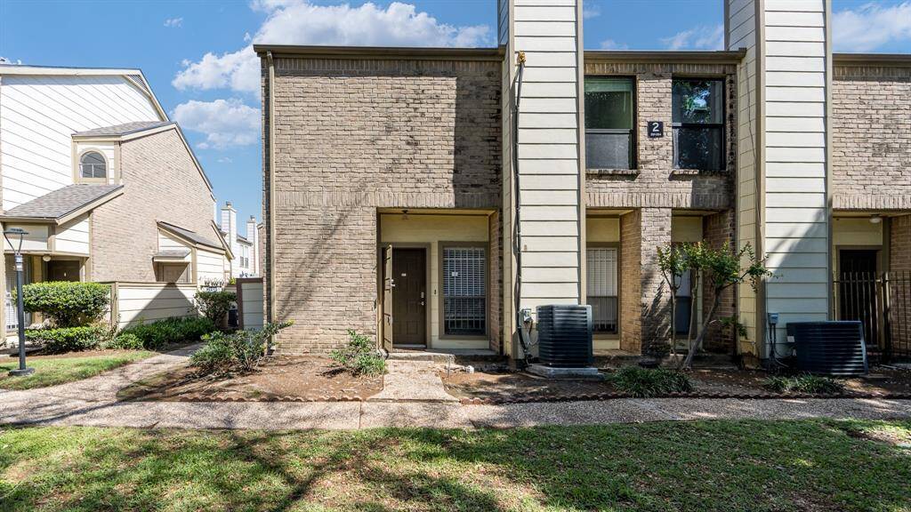 Desirable end-unit w/ HVAC replaced Aug 2023.