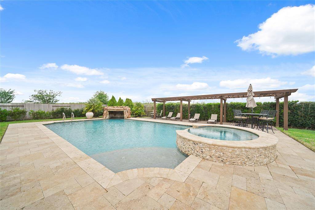 NO BACK NEIGHBORS, such an amazing Pool and spa!