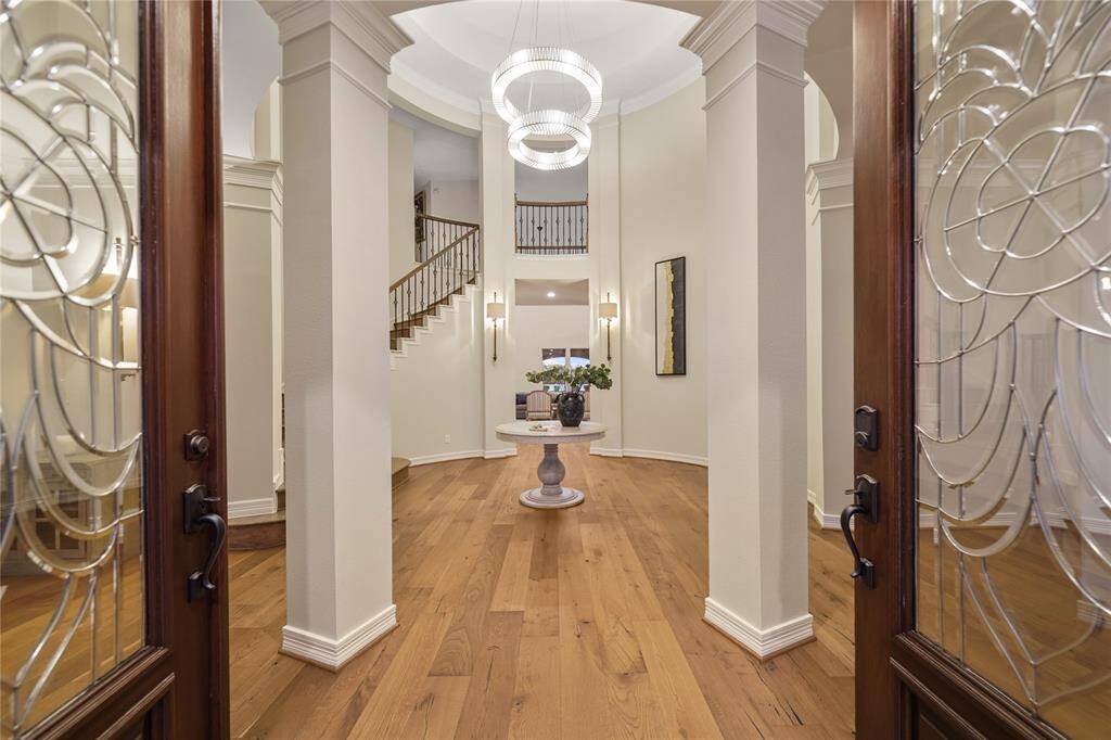 Fabulous Formal Rotunda Entry! New Wood Flooring, Fresh Paint, New Designer Fixtures.