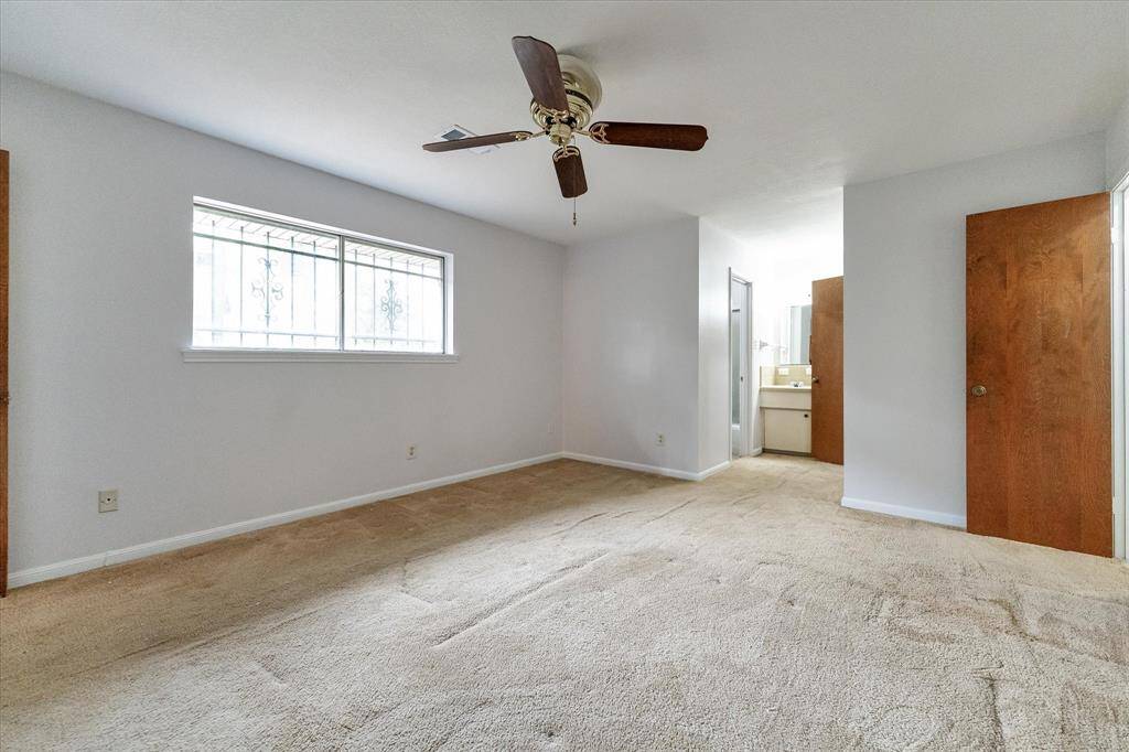 1st Floor Primary Bedroom