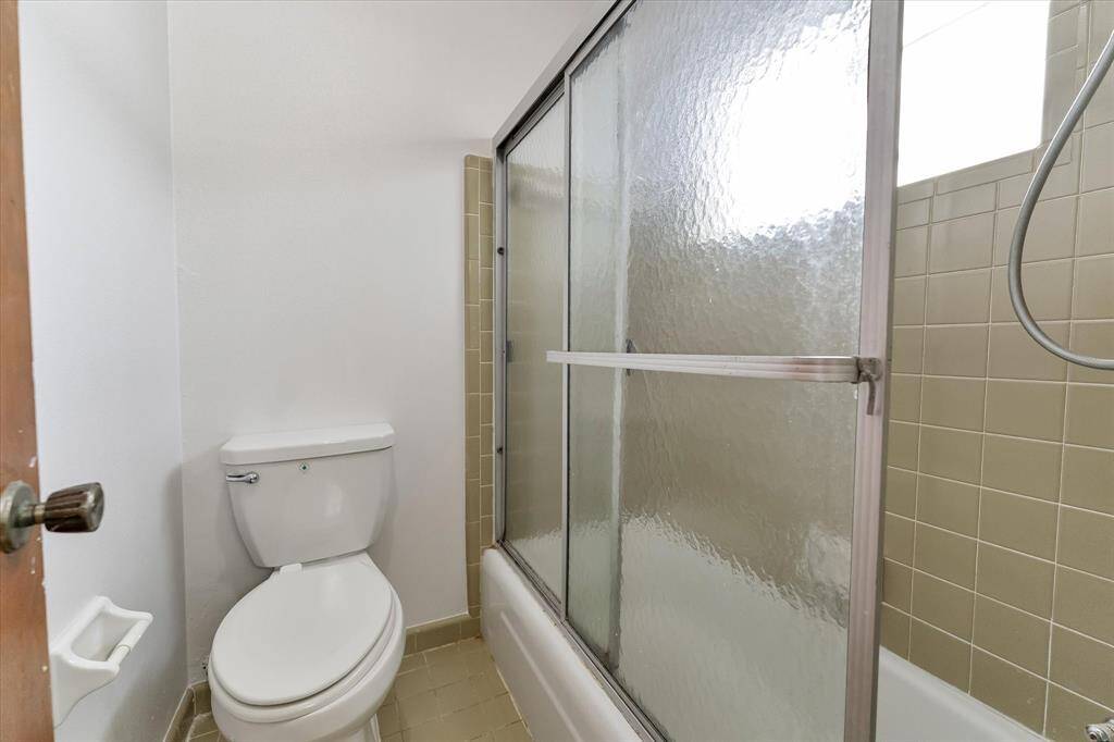 2nd Floor Primary Bathroom