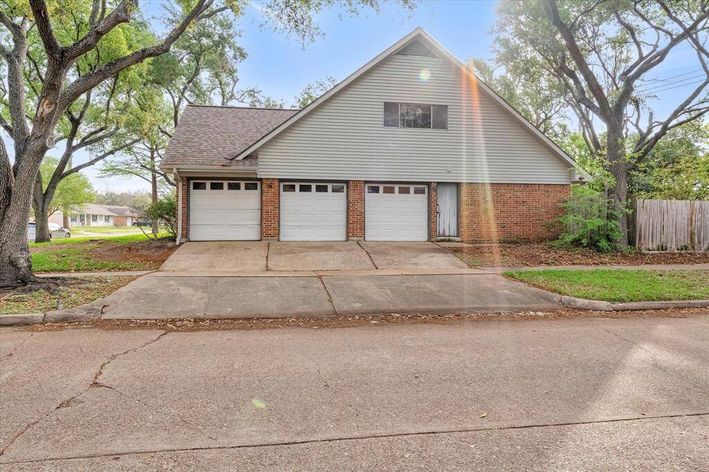 (3) Car Garage