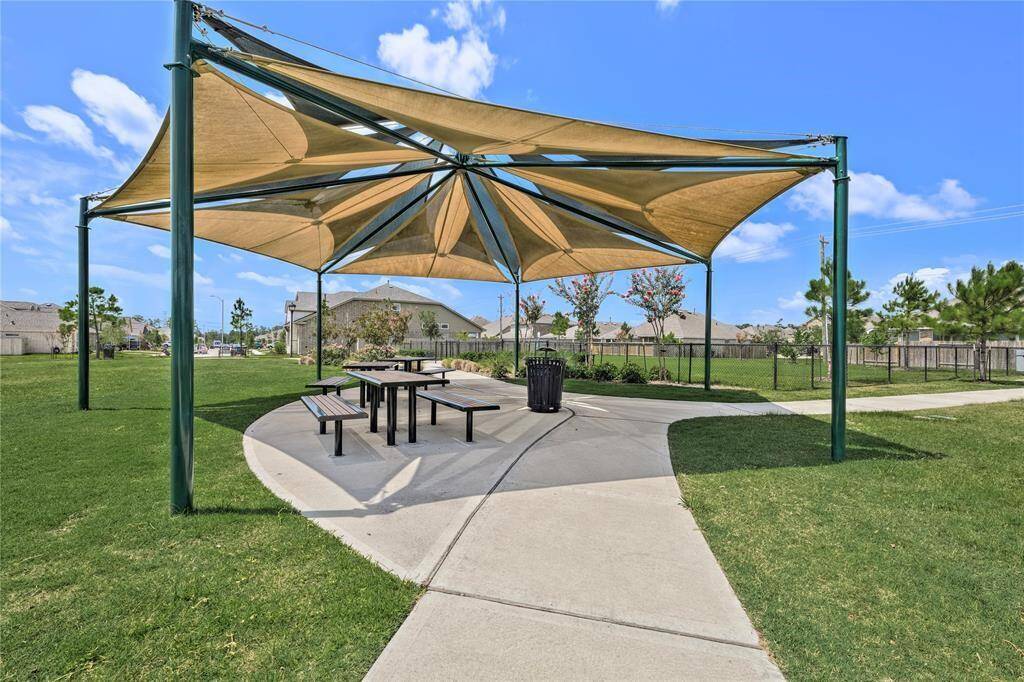 Hunters Creek amenities