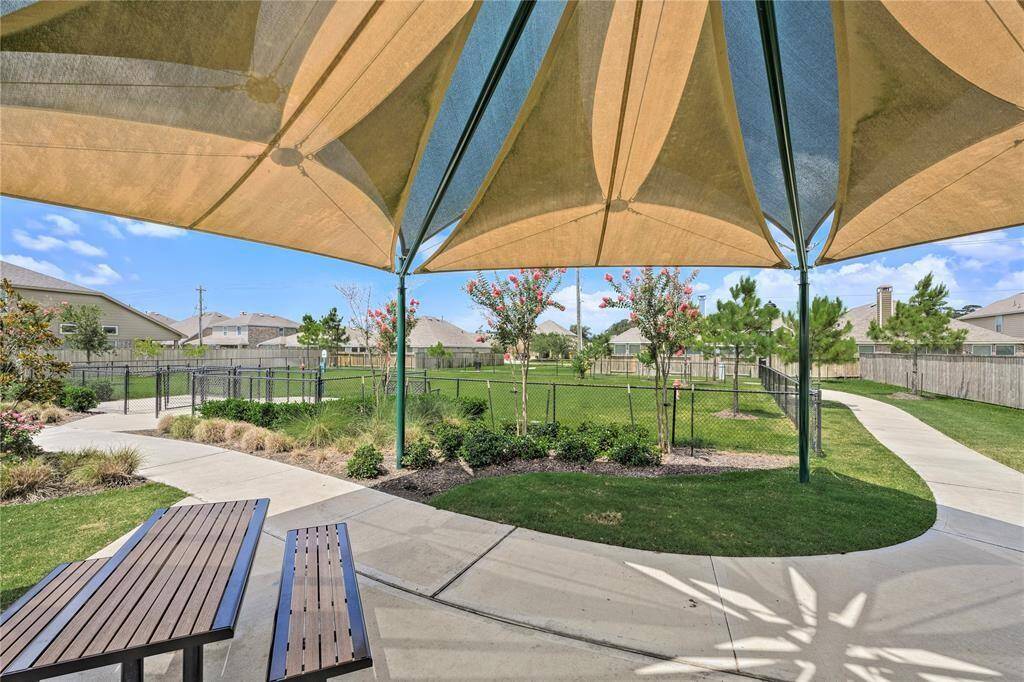 Hunters Creek amenities