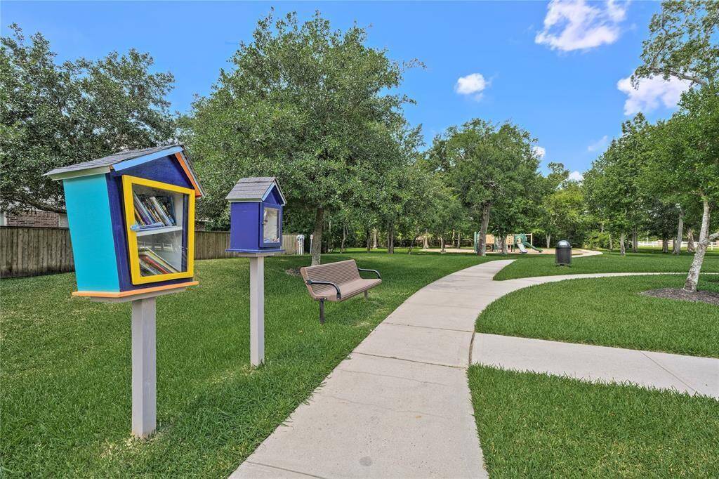 Hunters Creek amenities