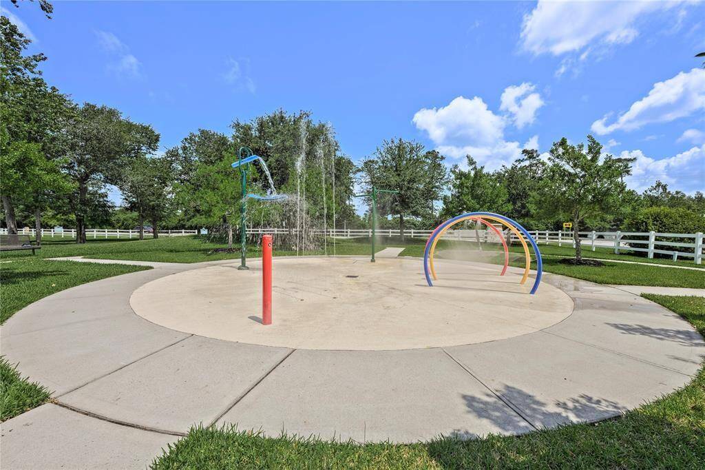 Hunters Creek amenities