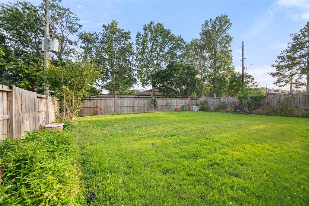 Oversized backyard with endless possibilities - perfect for a future pool, garden, playground, or entertaining space under the open sky.