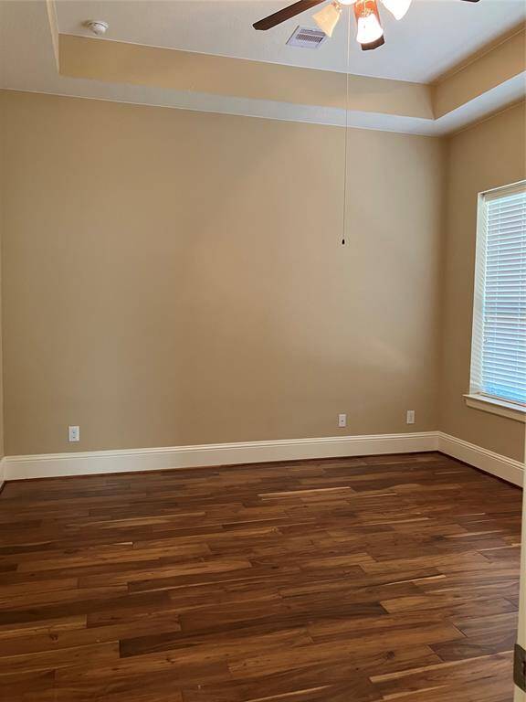 High, tray ceiling and fan
