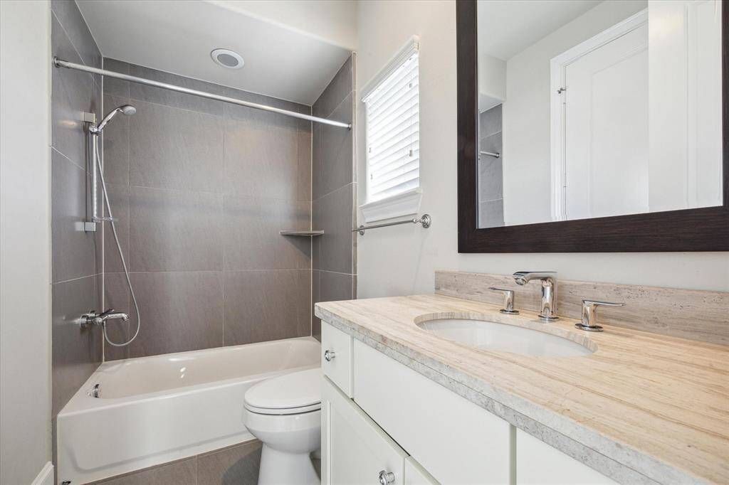 Spare bathroom on the 1st floor