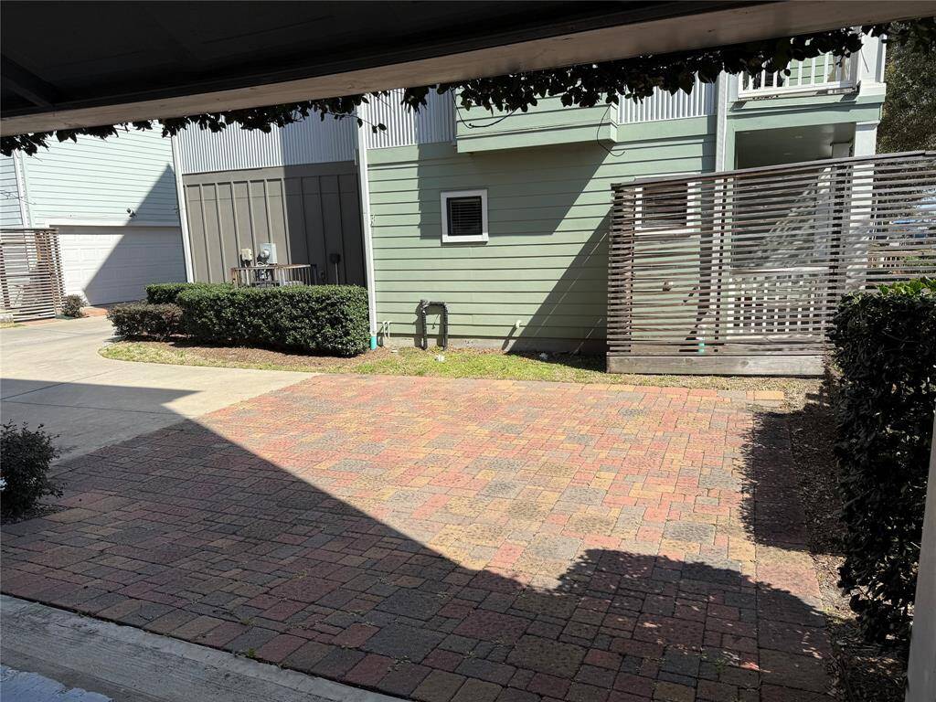 Guests can also park right outside the garage!