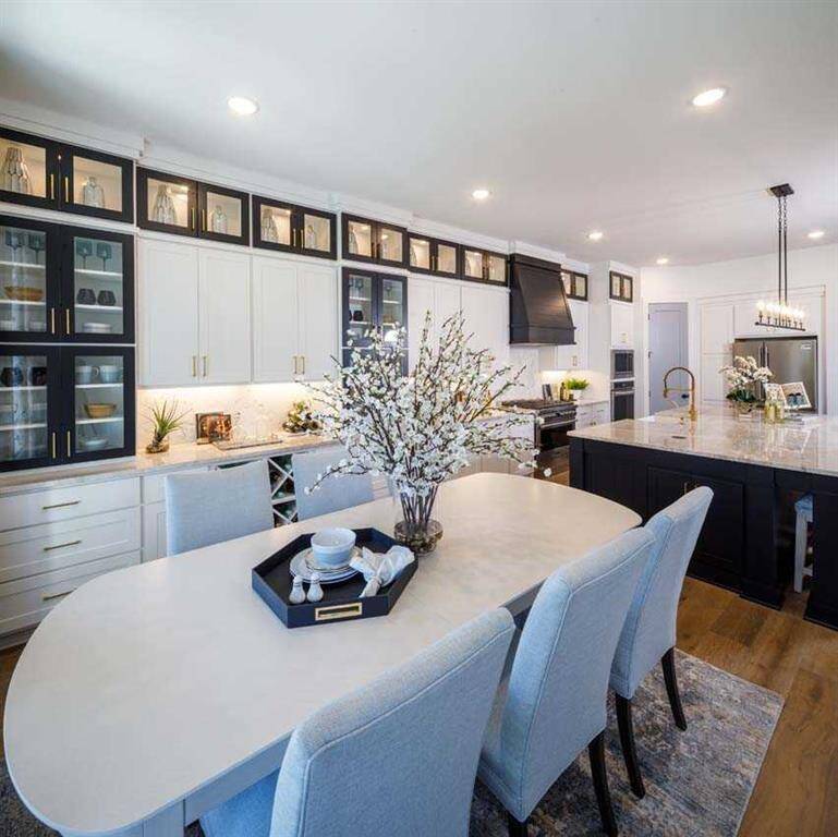 Representative Photos222C  Breakfast Nook