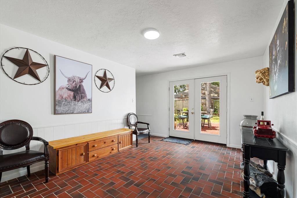 Game Room with Wet Bar!