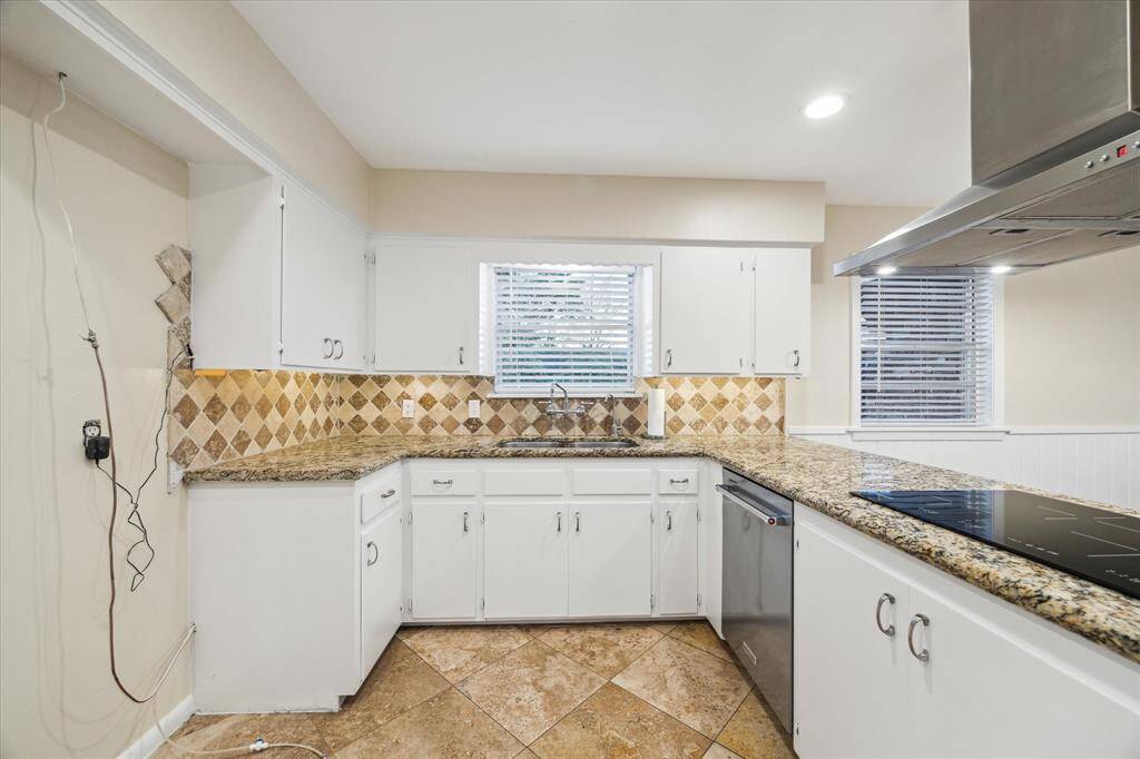 Travertine floors, granite countertops, and undermount sink.  Reverse Osmosis system to sink and fridge.
