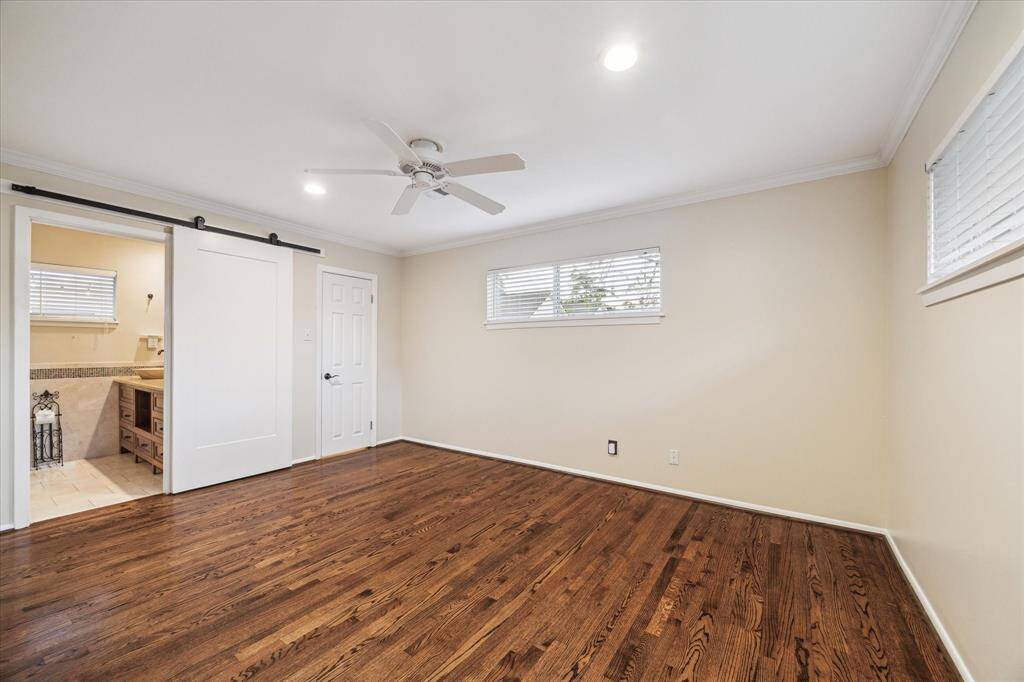 Space saving barn door added 2023.