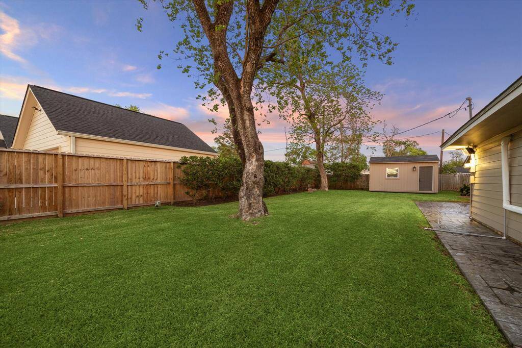 Beautiful, fenced backyard with plenty of room to entertain.