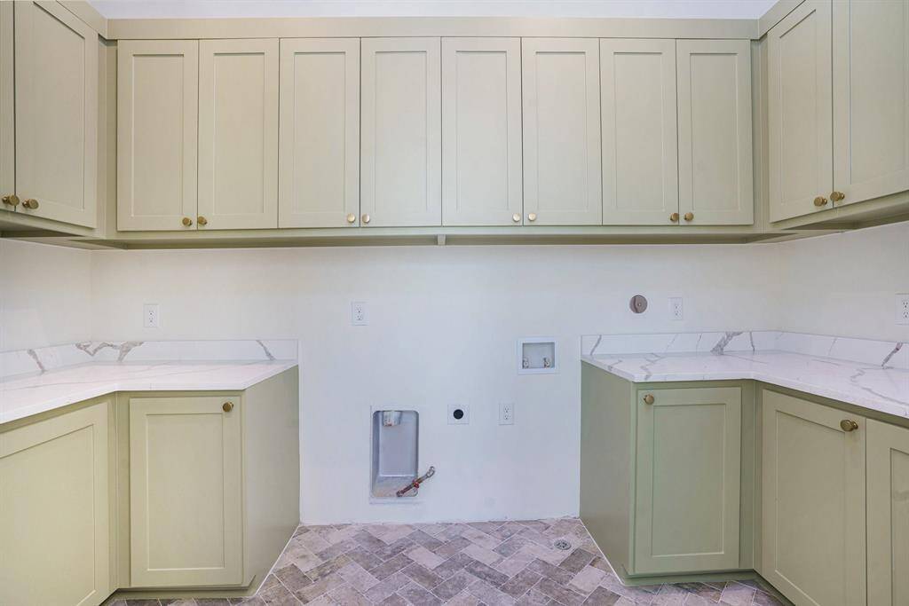 Storage in the laundry + a sink