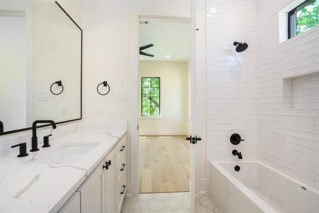 Shower niche, beautiful natural light from the transom