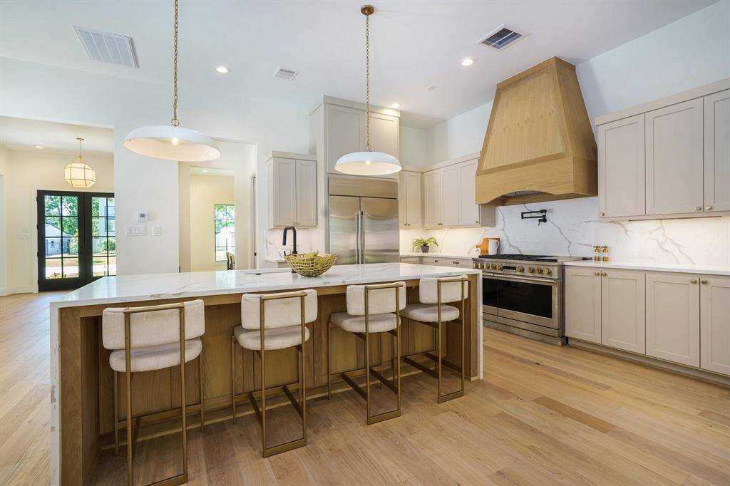 The white oak vent hood is the centerpiece.