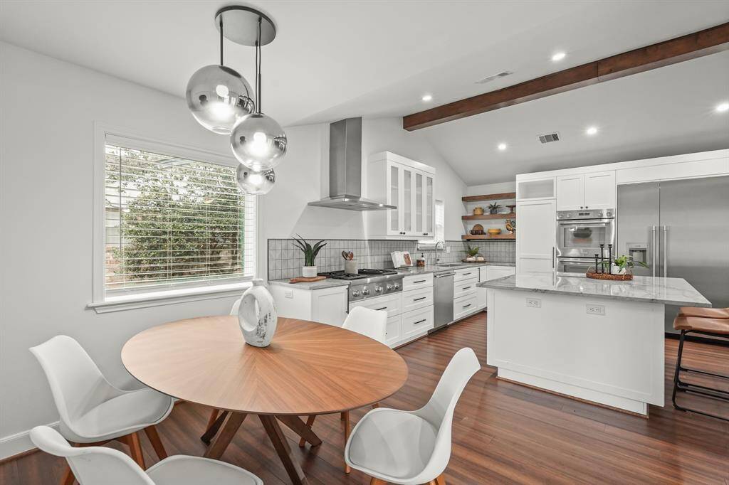 The Breakfast Room is a stylish & welcoming space, featuring a stunning modern chandelier that adds a touch of elegance to the room.