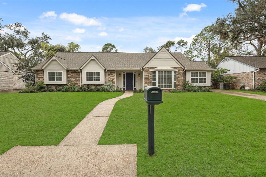 Welcome home to 9815 Knoboak Dr. The home boasts outstanding curb appeal with a well-maintained lawn & a welcoming atmosphere.