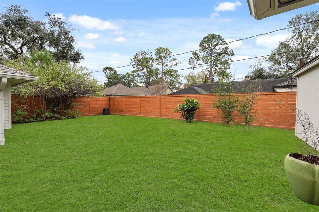 The backyard is versatile & can easily accommodate everything from play areas to a serene garden or outdoor seating area. This private backyard is a wonderful spot for creating lasting memories.
