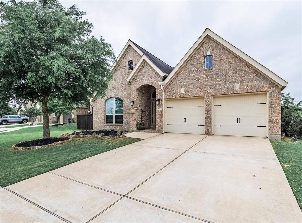Double wide driveway plus 2 car garage