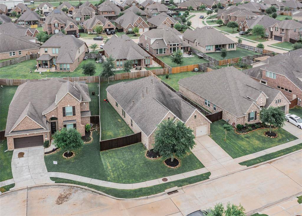 this aerial shows your the surrounding neighbors