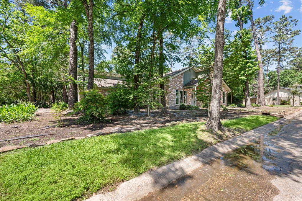 A huge front yard, perfect for lush landscaping!