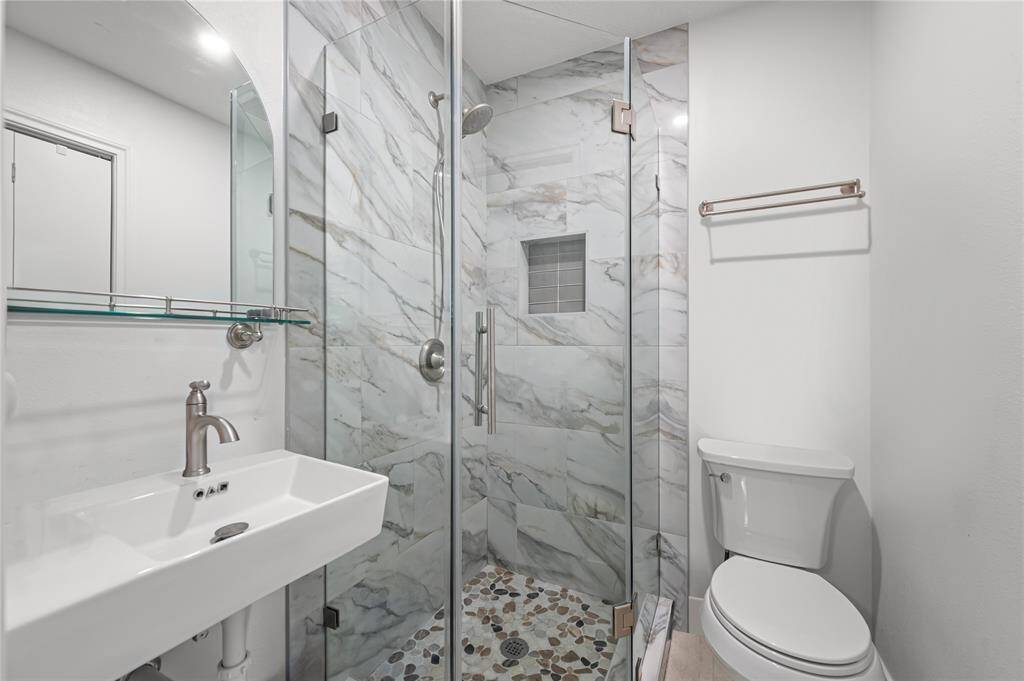 Guest En suite Secondary Bathroom 2
