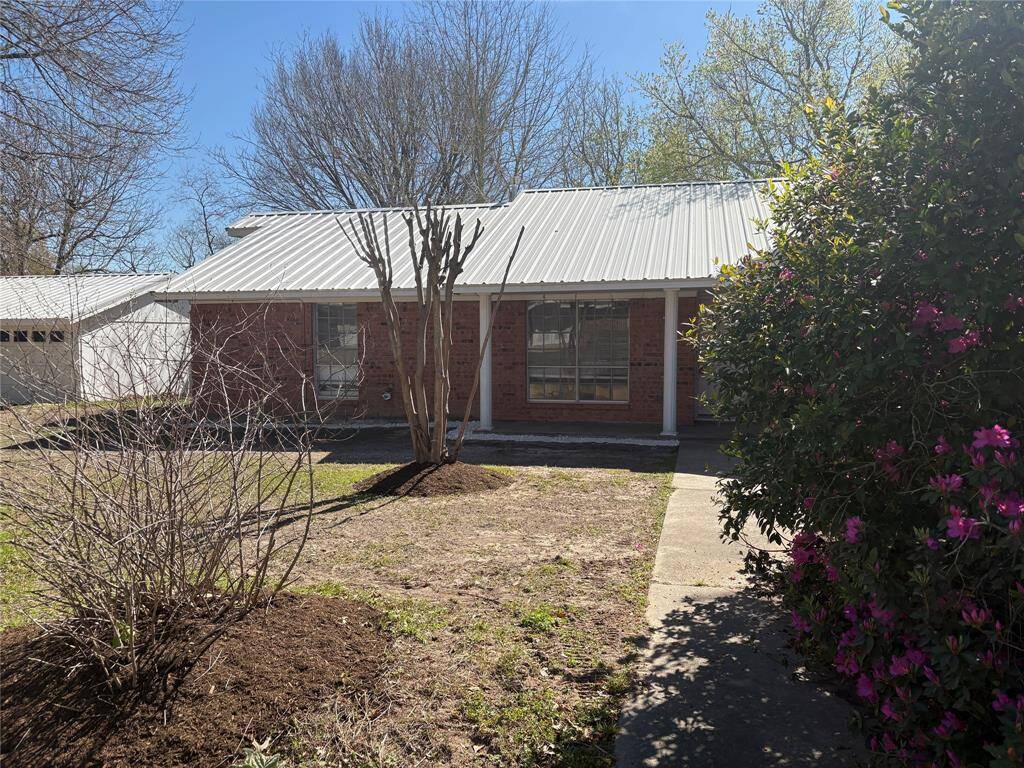 Mature trees in front and back yard