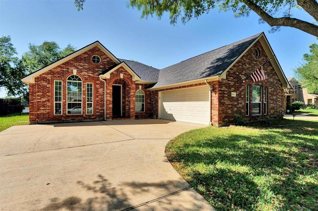 Families will appreciate the home’s placement within a top-rated school district, featuring excellent elementary, middle, and high schools.