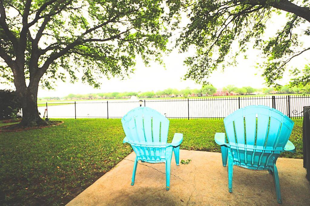 Enjoy serene lake views from your backyard and take advantage of the scenic jogging trail that wraps around the water—perfect for morning runs or evening strolls.