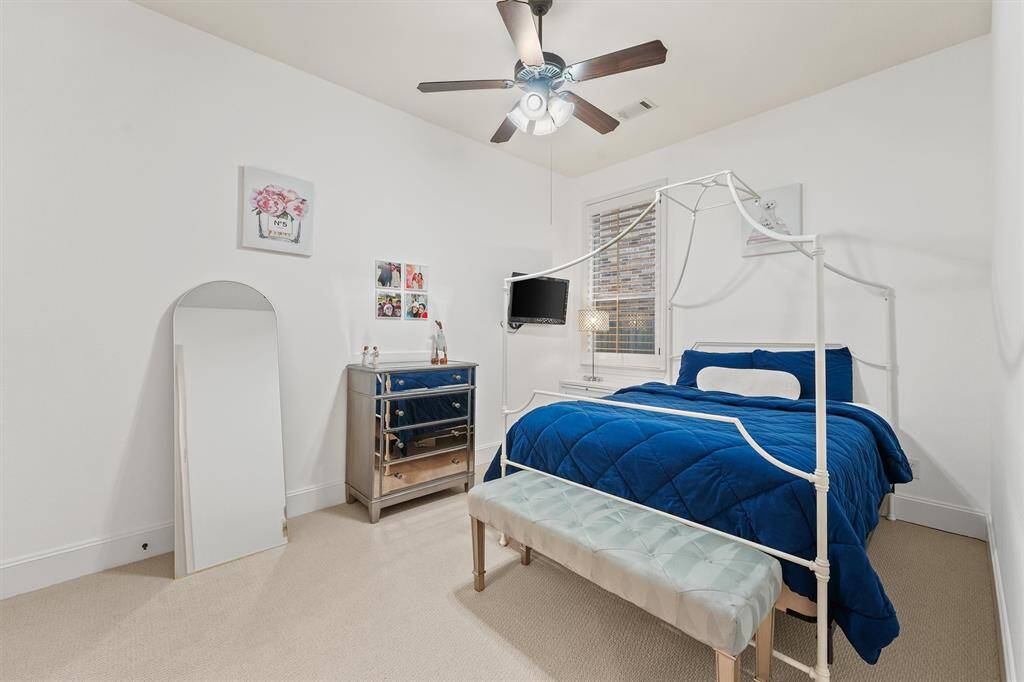 Additional bedroom