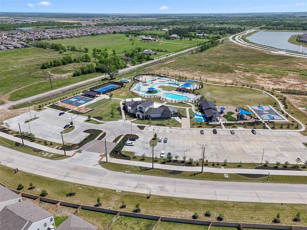 Experience the ultimate resort lifestyle with Sierra Vista’s clubhouse, resort-style pools, heated lazy river, sports courts, playgrounds, and shaded pavilions all in one stunning community hub.