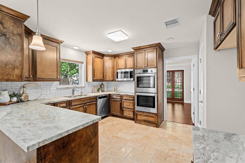 Upgraded kitchen with high end stainless steel Bosch convection double wall ovens, range and microwave