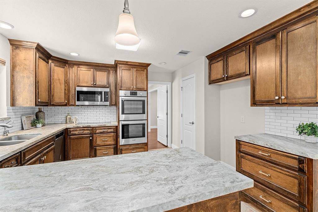 Upgraded kitchen cabinets