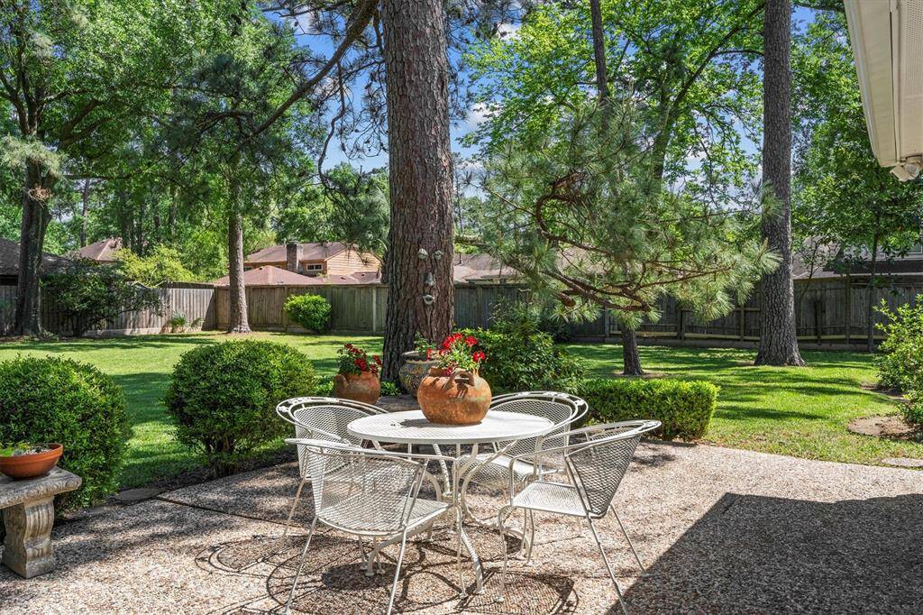 outdoor pebble patio