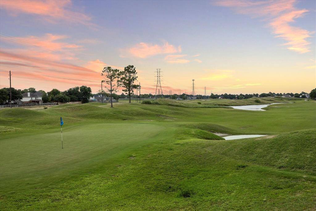Love to play golf? Welcome to award-winning Houston National Golf Club, right at your back yard.