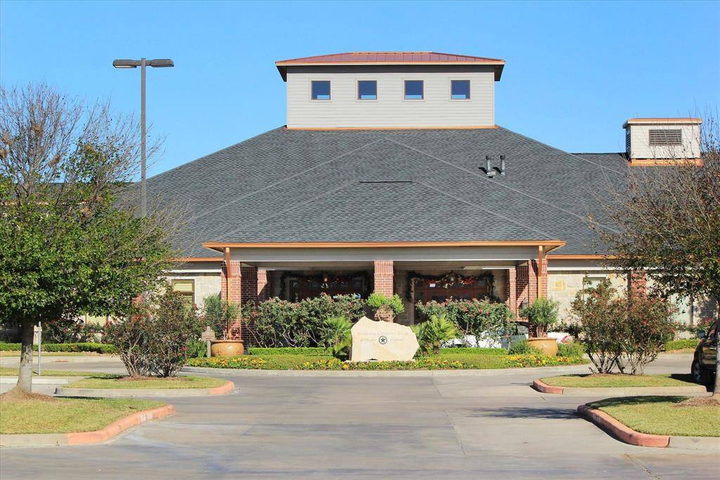Stone Gate Recreation Center offers phenomenal amenities.