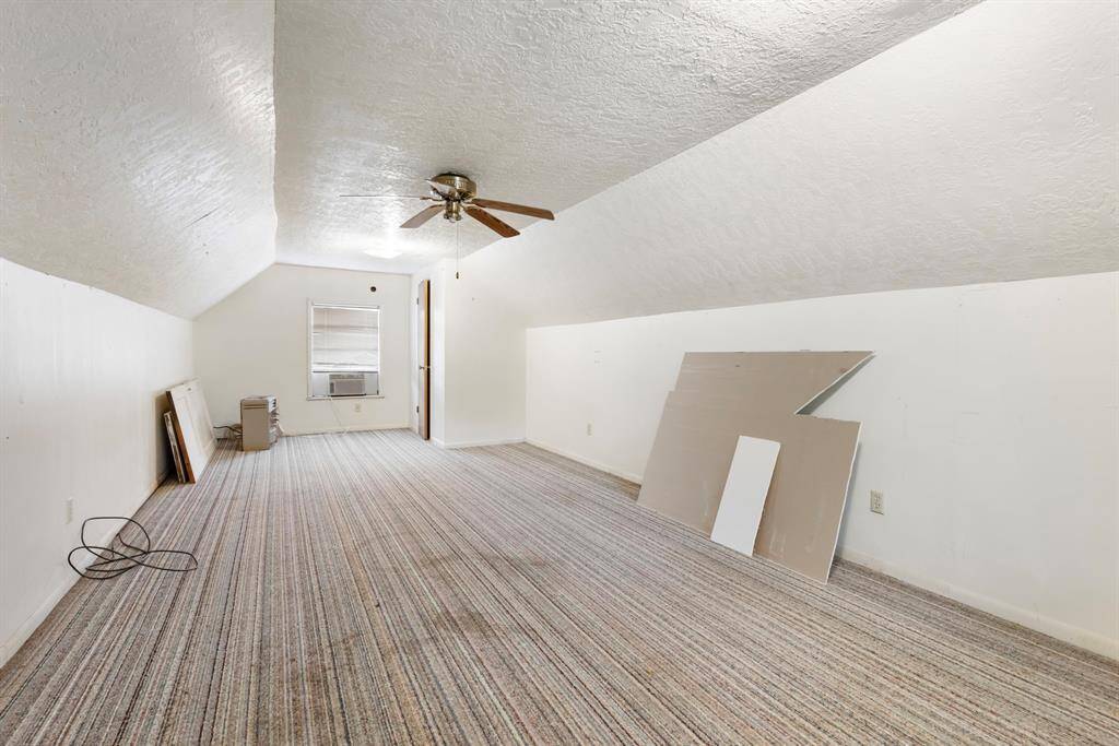 Large bonus room - second floor of shop
