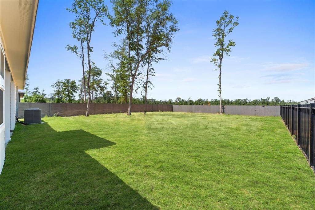Massive 14,000 SF backyard with no back neighbors