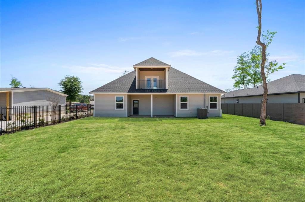 Massive 14,000 SF backyard with no back neighbors
