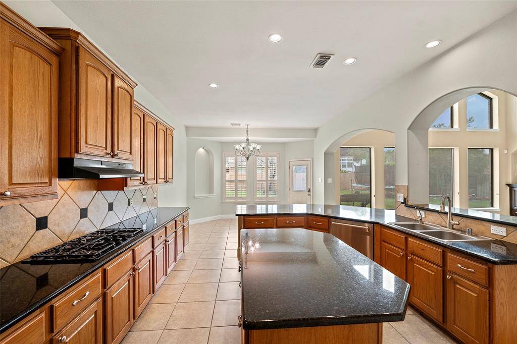 Spacious kitchen ideal for cooking and entertaining.