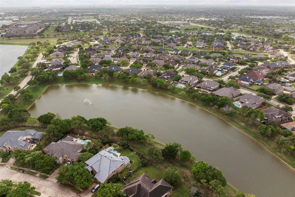 Experience the tranquility of Shadow Creek Ranch, where homes are beautifully set along a scenic waterway. Surrounded by lush greenery, this neighborhood offers a peaceful retreat for home buyers seeking a serene environment.